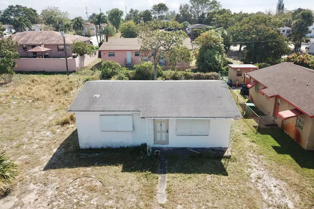 Drone photo of Florida house sold to FL Home Buyers