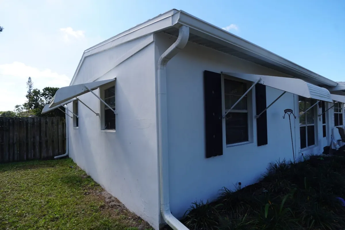 Front view of Florida property bought by FL Home Buyers