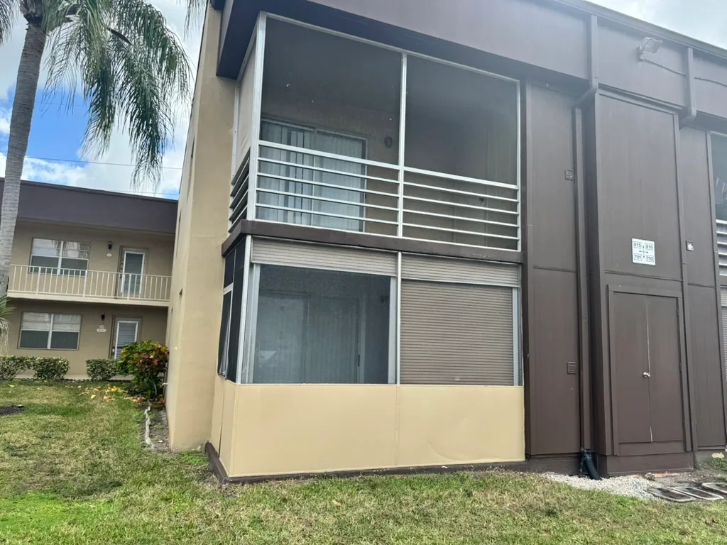 Delray Beach 55+ condo exterior reviewed before sale