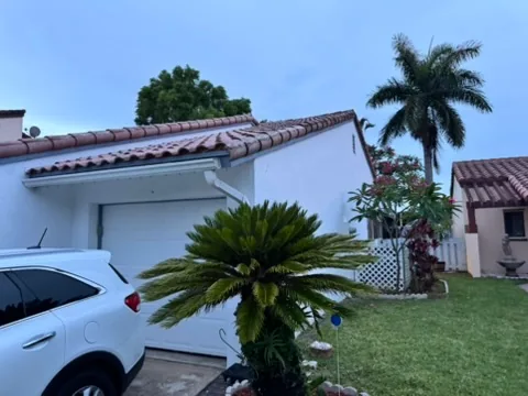 Roof and HOA exterior context reviewed during the Lantana walkthrough