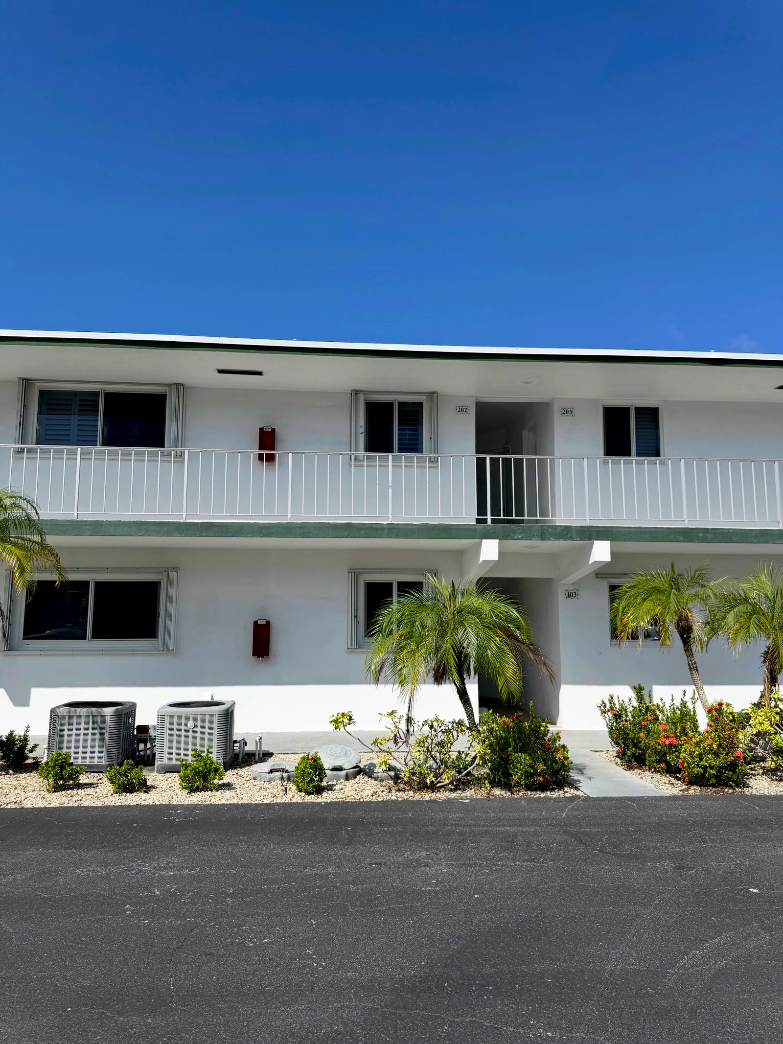 Florida condo exterior reviewed for HOA sale concerns
