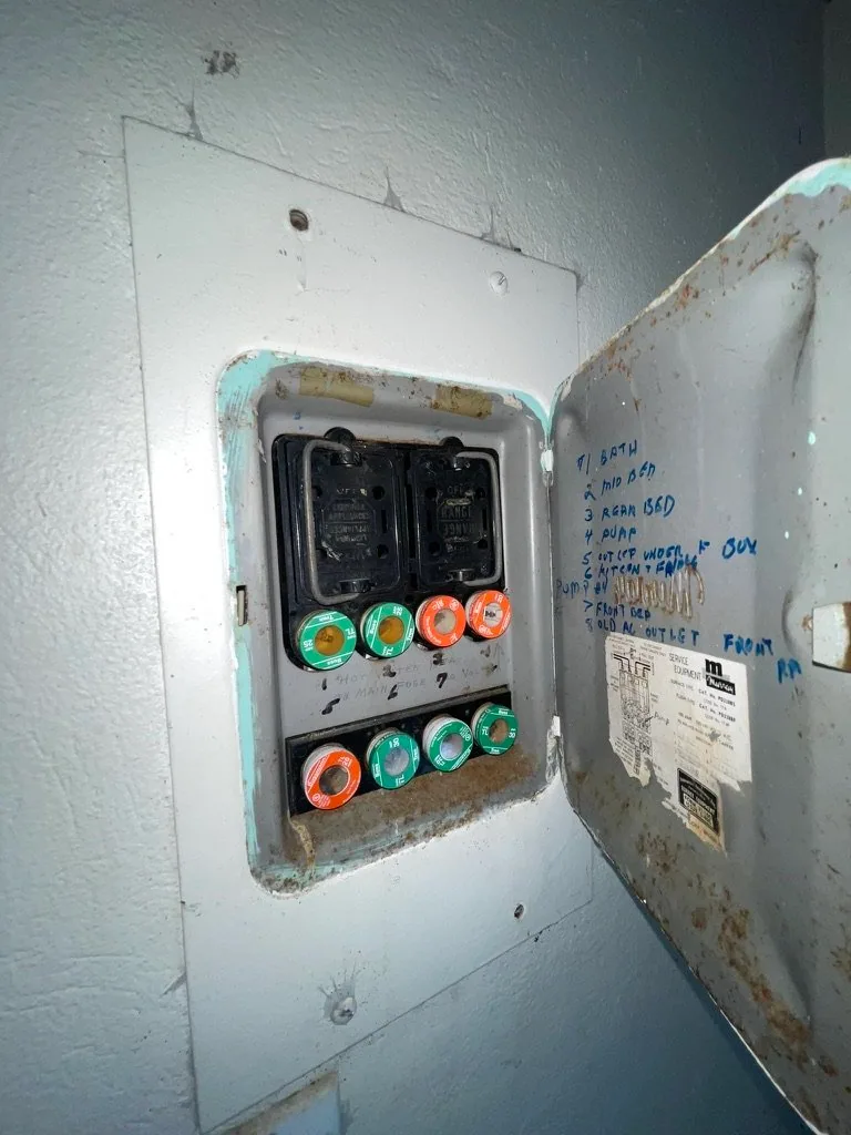 Older Florida electrical panel reviewed by FL Home Buyers