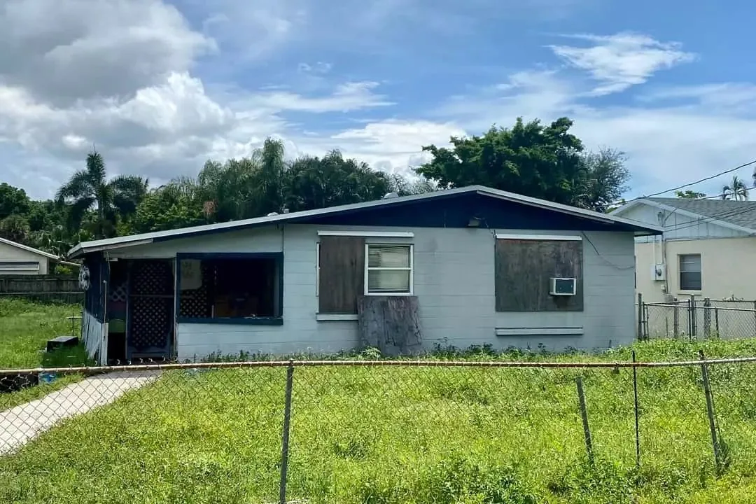 House with excessive clutter and maintenance issues