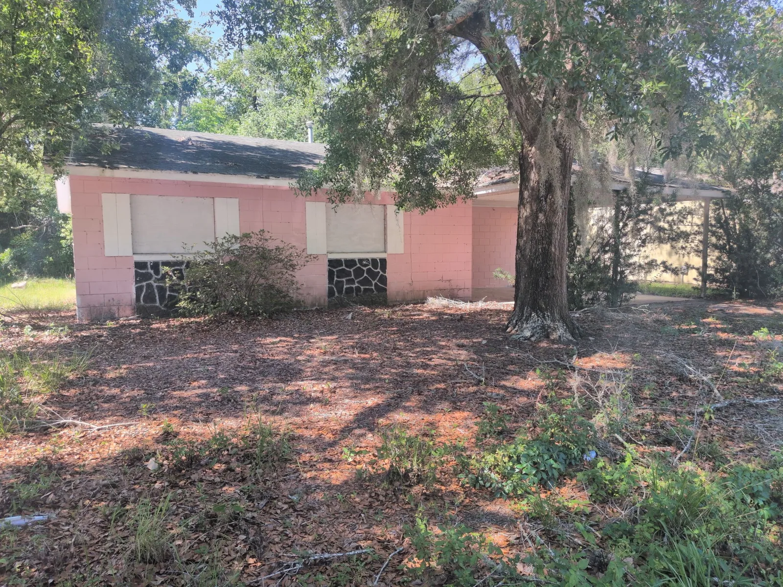 Vacant Florida house reviewed for flood zone and as-is sale concerns