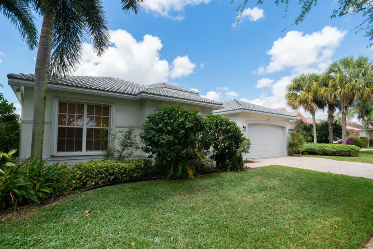 Front view of West Palm Beach residential property
